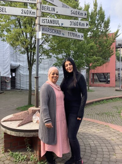Frau Boutahiri und Frau Ertürk Elternvertreterinnen_2023_24